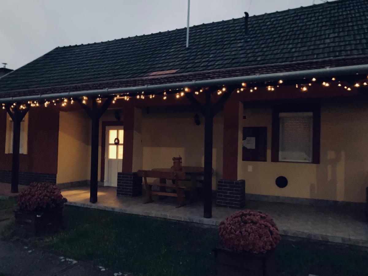 Tiszavirag Vendeghaz Apartment Tiszacsege Exterior foto